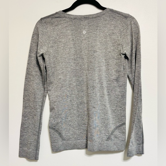 Luluemon Swiftly Tech Long-Sleeve Shirt 2.0
Hip Length Small slate/White - Picture 8 of 8